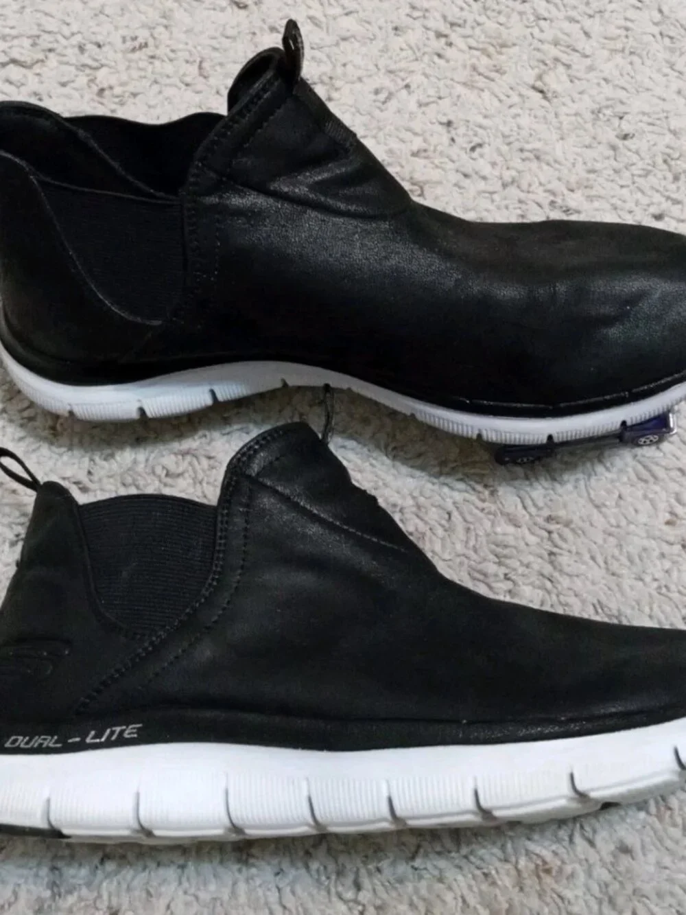 Skechers women black
